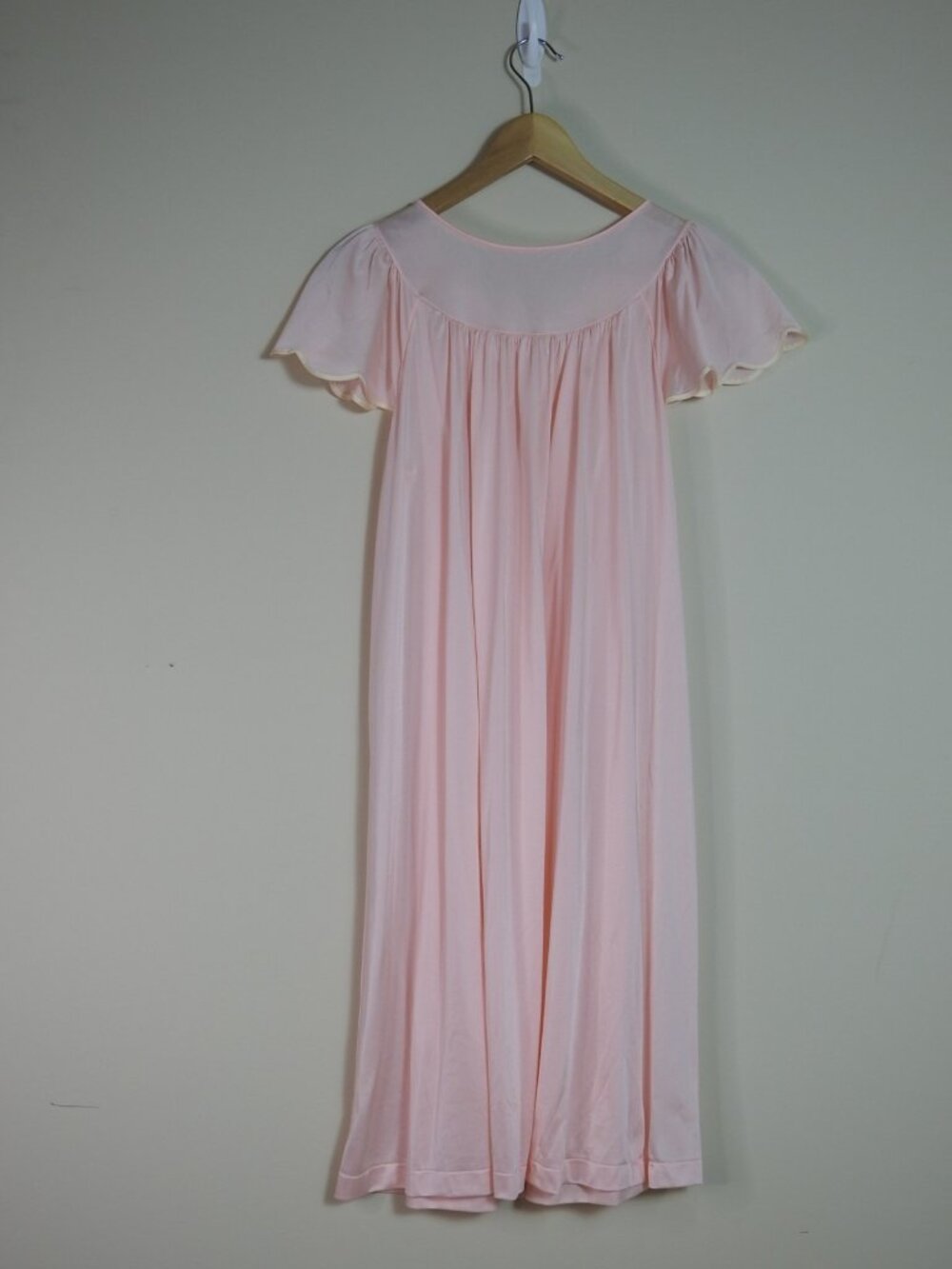 Vintage Shadowline Pink Embroidered Flutter Sleeve Nightgown Med USA Made Soft - Picture 13 of 13